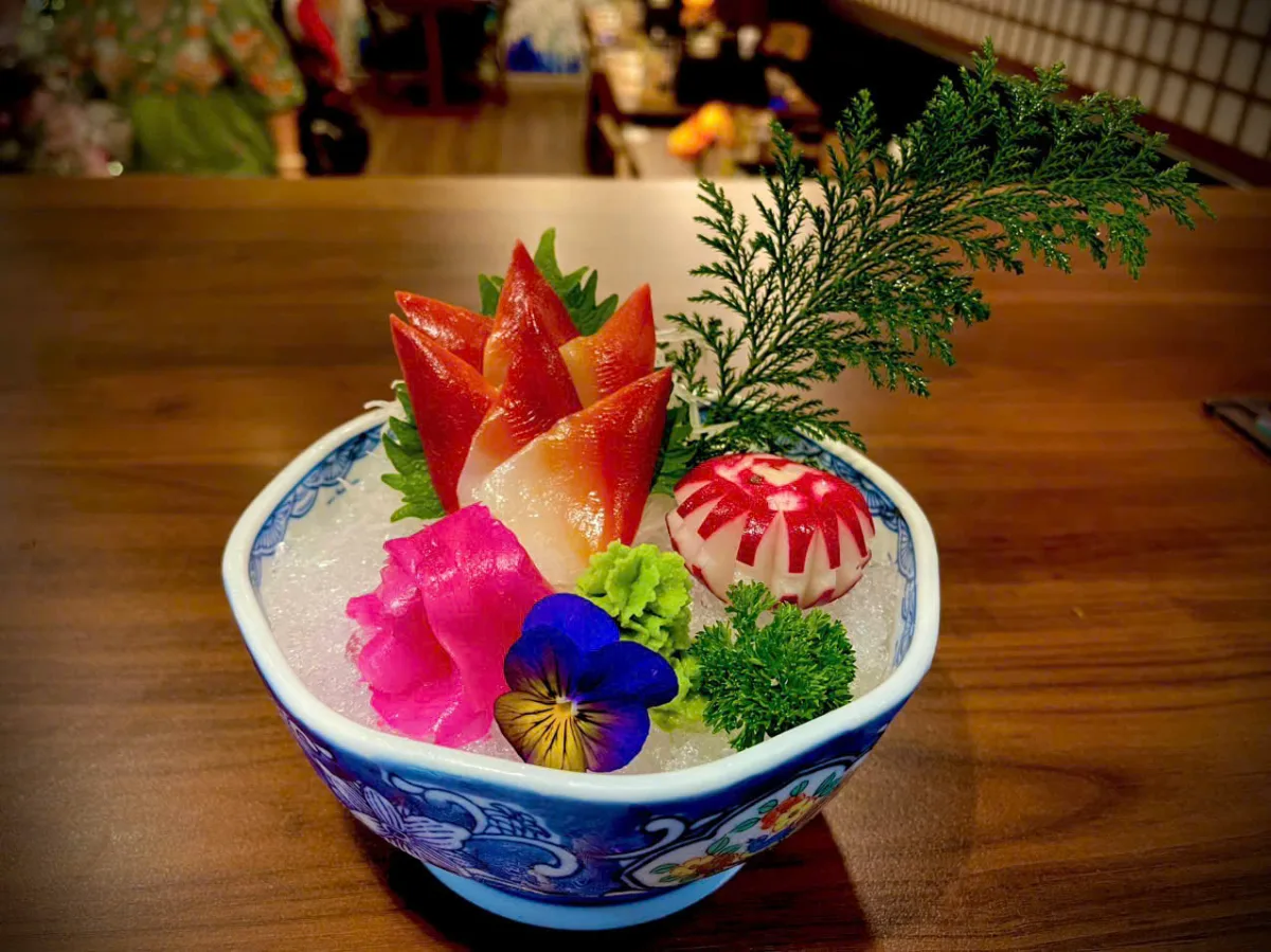 Hokkigai Sashimi (Sashimi Sò Đỏ)